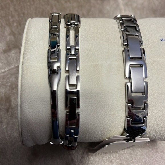 Anne Klein three-piece silver watch and bracelet set with crystals and gift box - Picture 5 of 11